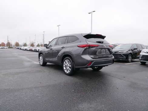 Used 2023 Toyota Highlander Limited image 5