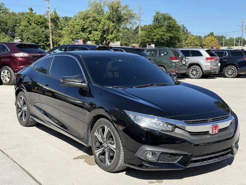 Used 2017 Honda Civic Touring image 4
