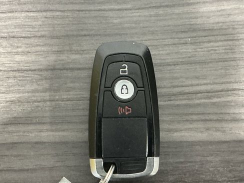 Used 2021 Ford Edge SEL image 32