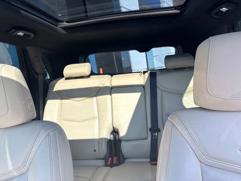 Used 2017 Cadillac XT5 Luxury image 30