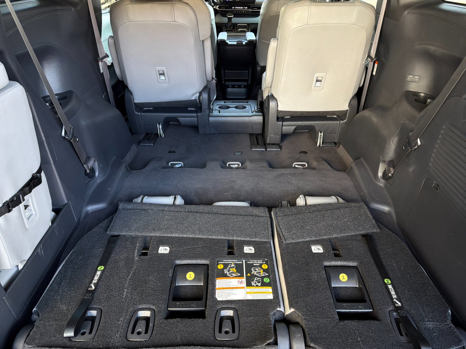 Used 2025 Toyota Sienna XLE FWD image 15