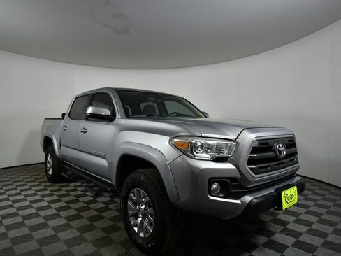 Used 2016 Toyota Tacoma Tacoma Double Cab image 8