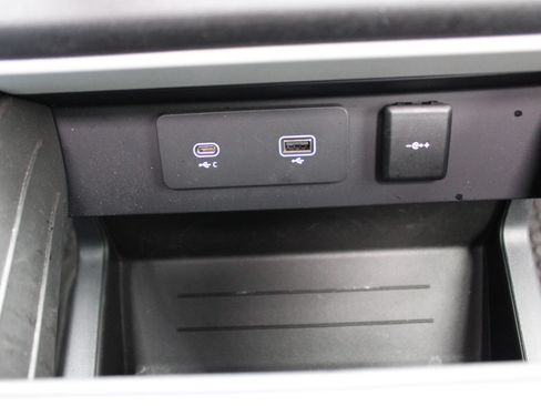 Used 2024 Land Rover Defender 110 S image 29