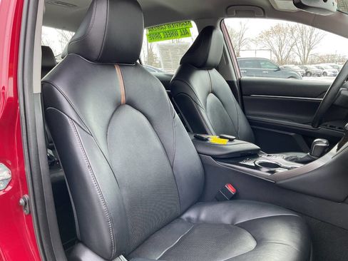 Used 2020 Toyota Camry XLE image 40