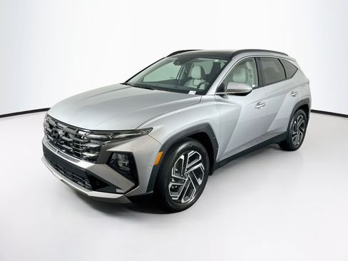 Used 2025 Hyundai Tucson Limited FWD image 3