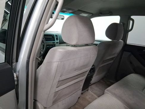 Used 2005 Toyota 4Runner SR5 AWD/4WD image 16
