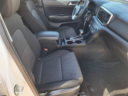 Used 2020 Kia Sportage LX image 10