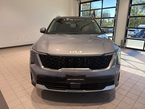 Used 2025 Kia Sorento EX w/ Panoramic Sunroof Package image 8