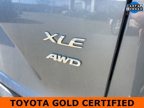 Certified 2024 Toyota Corolla Cross XLE image 5