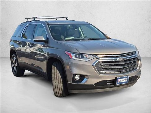 Used 2019 Chevrolet Traverse LT w/ LT Premium Package FWD image 3