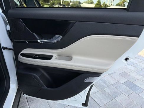 New 2026 Lincoln Corsair Premiere FWD image 19