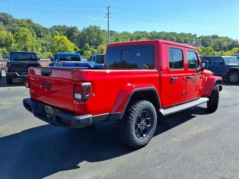 New 2025 Jeep Gladiator Sport image 3