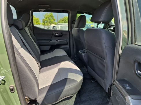 Used 2021 Toyota Tacoma TRD Off-Road w/ Technology Package AWD/4WD image 29
