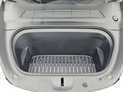 Used 2021 Tesla Model Y Long Range image 27