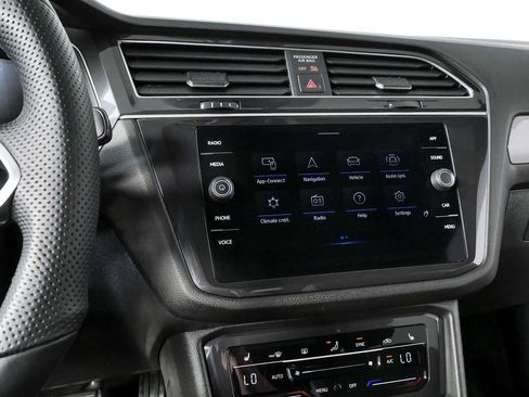 Used 2024 Volkswagen Tiguan SE R-Line image 15