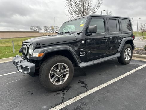 Used 2018 Jeep Wrangler Unlimited Sahara image 5