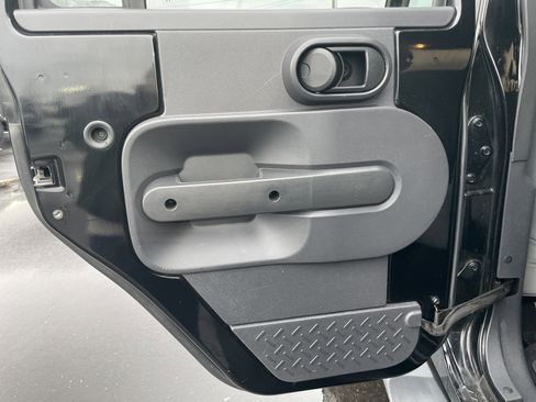 Used 2007 Jeep Wrangler Unlimited Sahara image 25