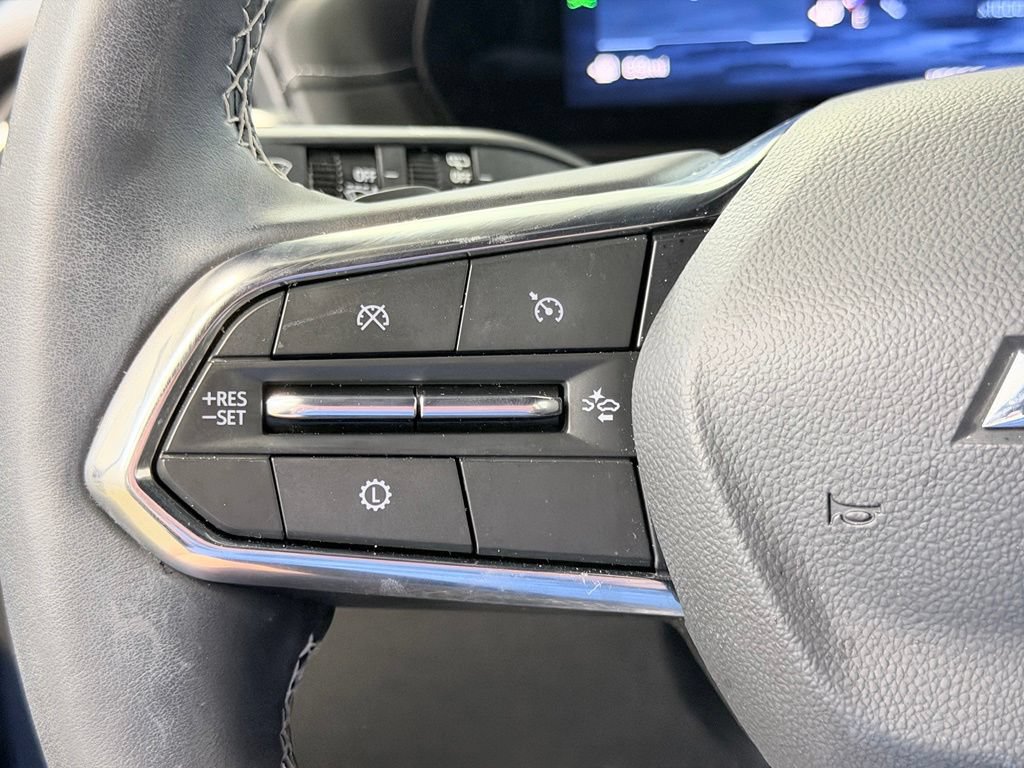 Used 2025 Chevrolet Traverse LT FWD image 51
