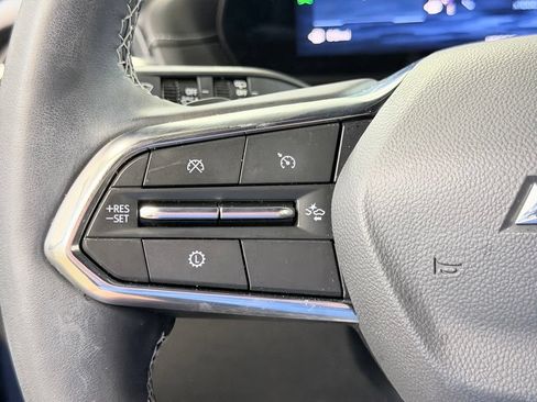Used 2025 Chevrolet Traverse LT FWD image 51