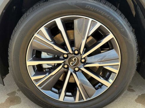 New 2026 INFINITI QX60 Luxe w/ Family Package image 9