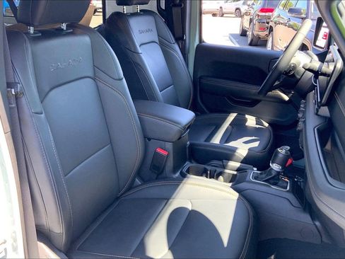 Certified 2024 Jeep Wrangler Unlimited Sahara w/ Dual Top Group AWD/4WD image 6