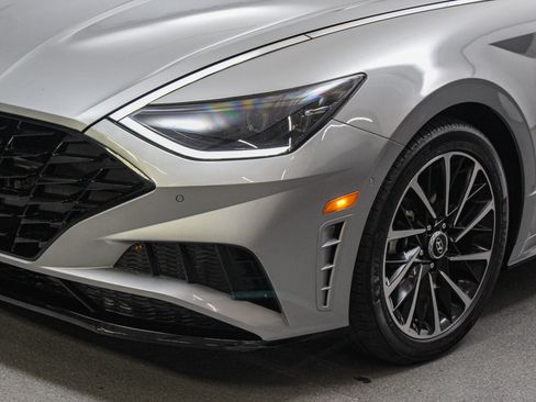 Used 2021 Hyundai Sonata Limited w/ Preferred Accessory Package FWD image 5