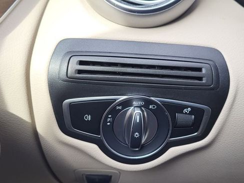 Used 2022 Mercedes-Benz GLC 300 4MATIC image 27