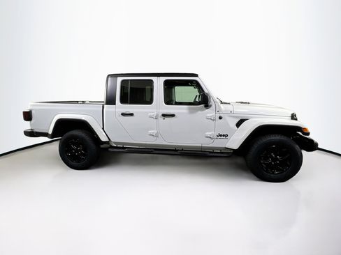 Used 2022 Jeep Gladiator Sport image 4