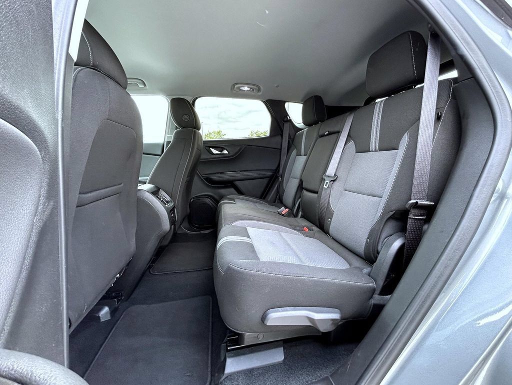 Used 2025 Chevrolet Blazer LT AWD/4WD image 20