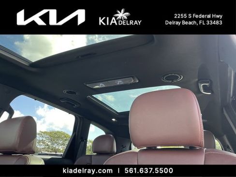 Used 2024 Kia Telluride SX w/ Towing Package FWD image 19