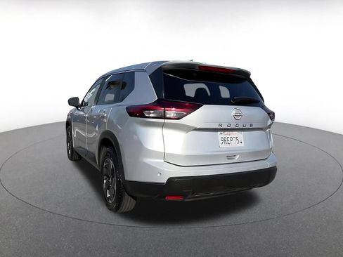 Used 2025 Nissan Rogue SV FWD image 11