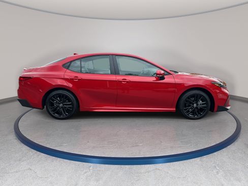 Used 2026 Toyota Camry SE FWD image 4