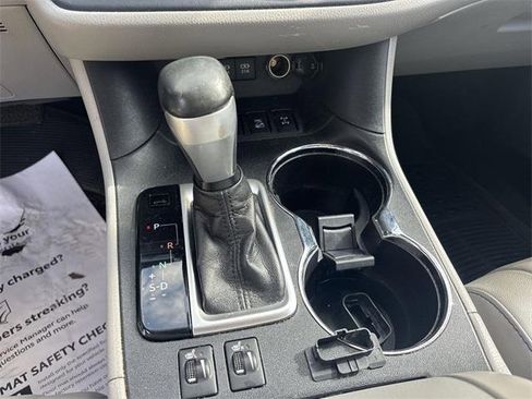 Used 2017 Toyota Highlander XLE image 13