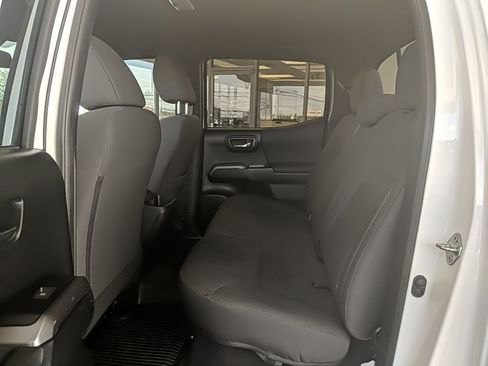 Used 2019 Toyota Tacoma TRD Sport image 15