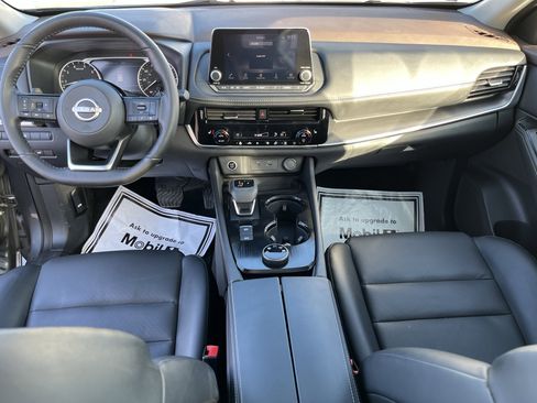 Used 2023 Nissan Rogue SV w/ SV Premium Package image 19