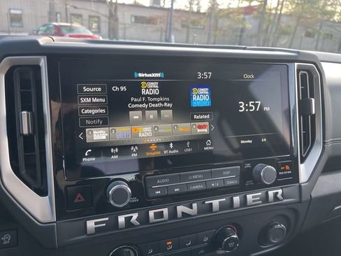 Used 2025 Nissan Frontier SV AWD/4WD image 10