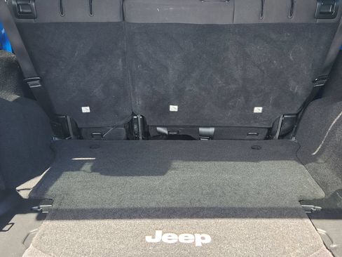 Used 2015 Jeep Wrangler Unlimited Sahara AWD/4WD image 35