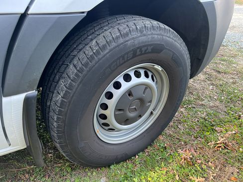 Used 2020 Mercedes-Benz Sprinter 2500 image 8