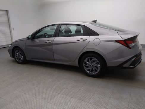 Used 2024 Hyundai Elantra SEL FWD image 3