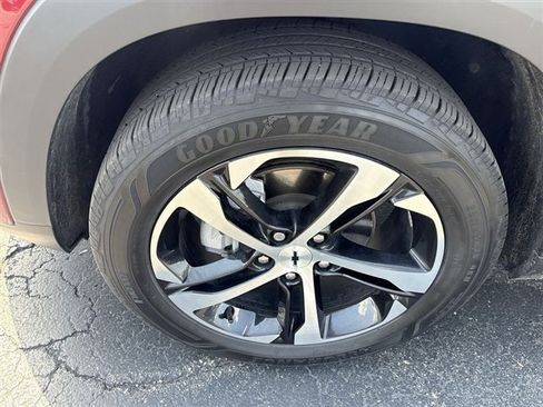 Certified 2024 Chevrolet Trax RS w/ Driver Confidence Package FWD image 30