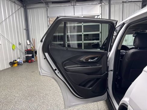 Used 2019 GMC Terrain Denali w/ Advanced Safety Package image 17