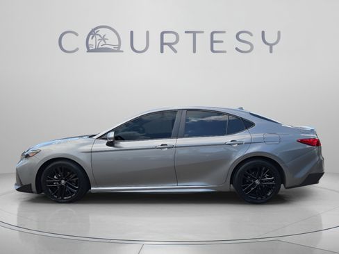 Used 2025 Toyota Camry SE FWD image 2