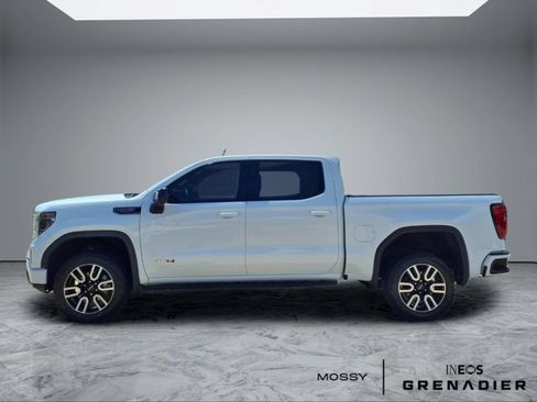 Used 2022 GMC Sierra 1500 AT4 w/ AT4 Premium Package AWD/4WD image 5