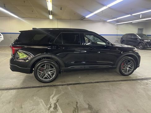 Used 2025 Ford Explorer ST-Line w/ Premium Package AWD/4WD image 8