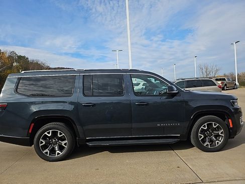 Used 2024 Jeep Wagoneer L Series III w/ Flexible Seating Group image 15