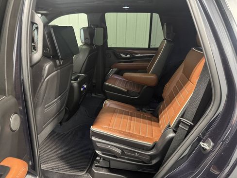 Used 2023 GMC Yukon Denali Ultimate AWD/4WD image 13