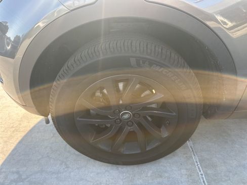 Used 2019 Land Rover Discovery Sport SE image 5