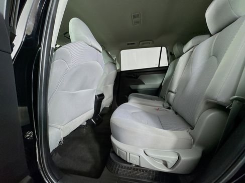 Certified 2024 Toyota Highlander LE AWD/4WD image 22