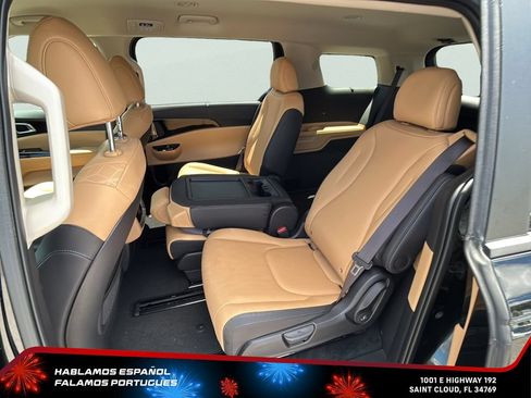 Used 2024 Kia Carnival EX FWD image 24