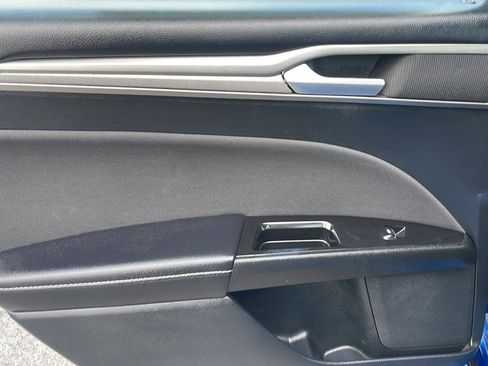 Used 2017 Ford Fusion SE w/ Fusion SE Technology Package FWD image 31